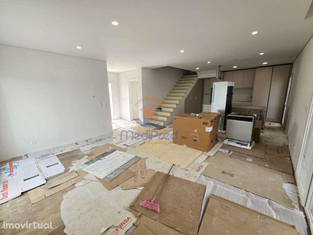 Moradia T4 | Famões e Pontinha - Grande imagem: 4/37