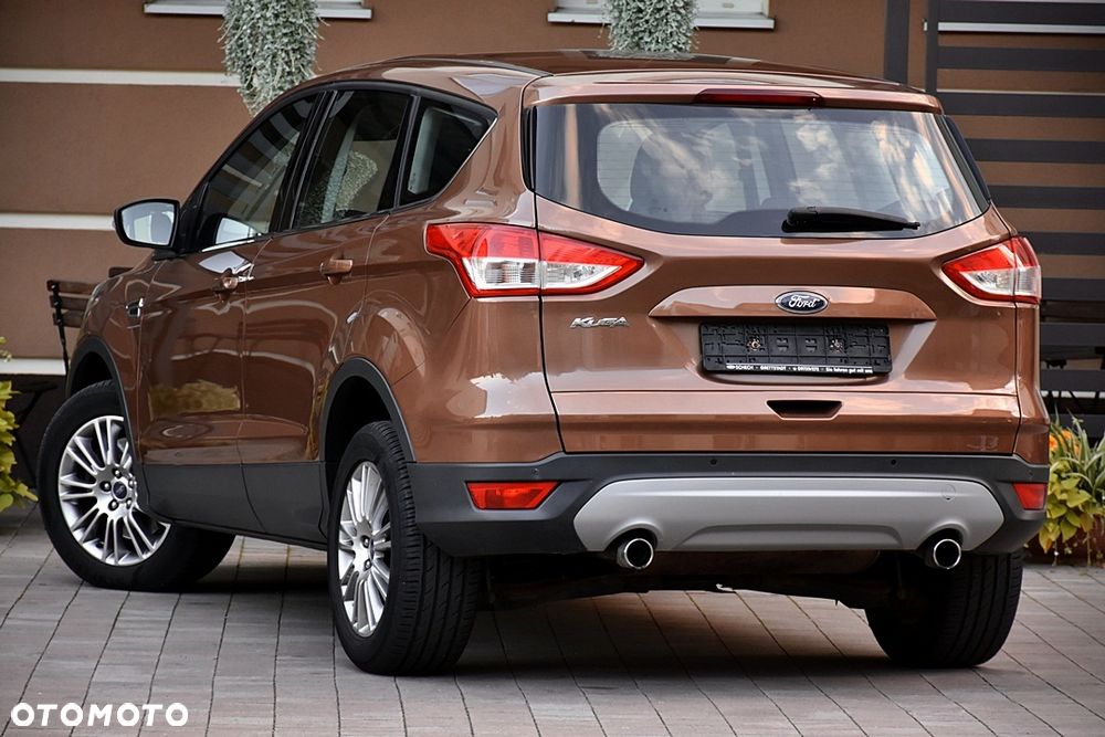 Ford Kuga 2.0 TDCi 2x4 Titanium - 4