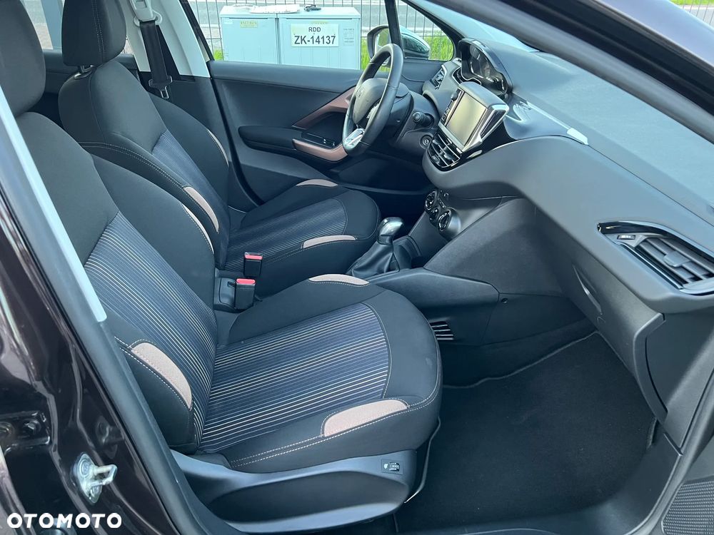Peugeot 208 - 10