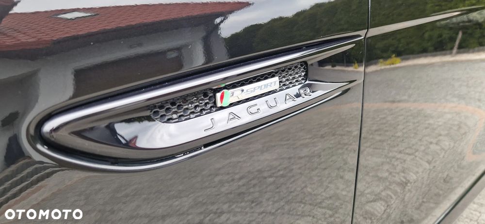 Jaguar F-Pace 20d AWD R-Sport Ingenium Edition - 11