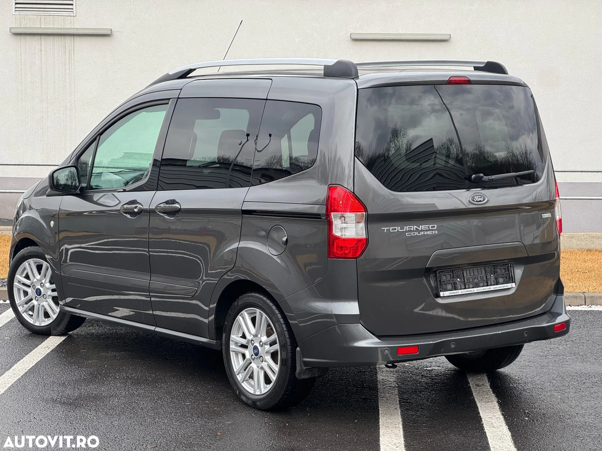 Ford Tourneo Courier 1.0 EcoBoost Titanium - 17