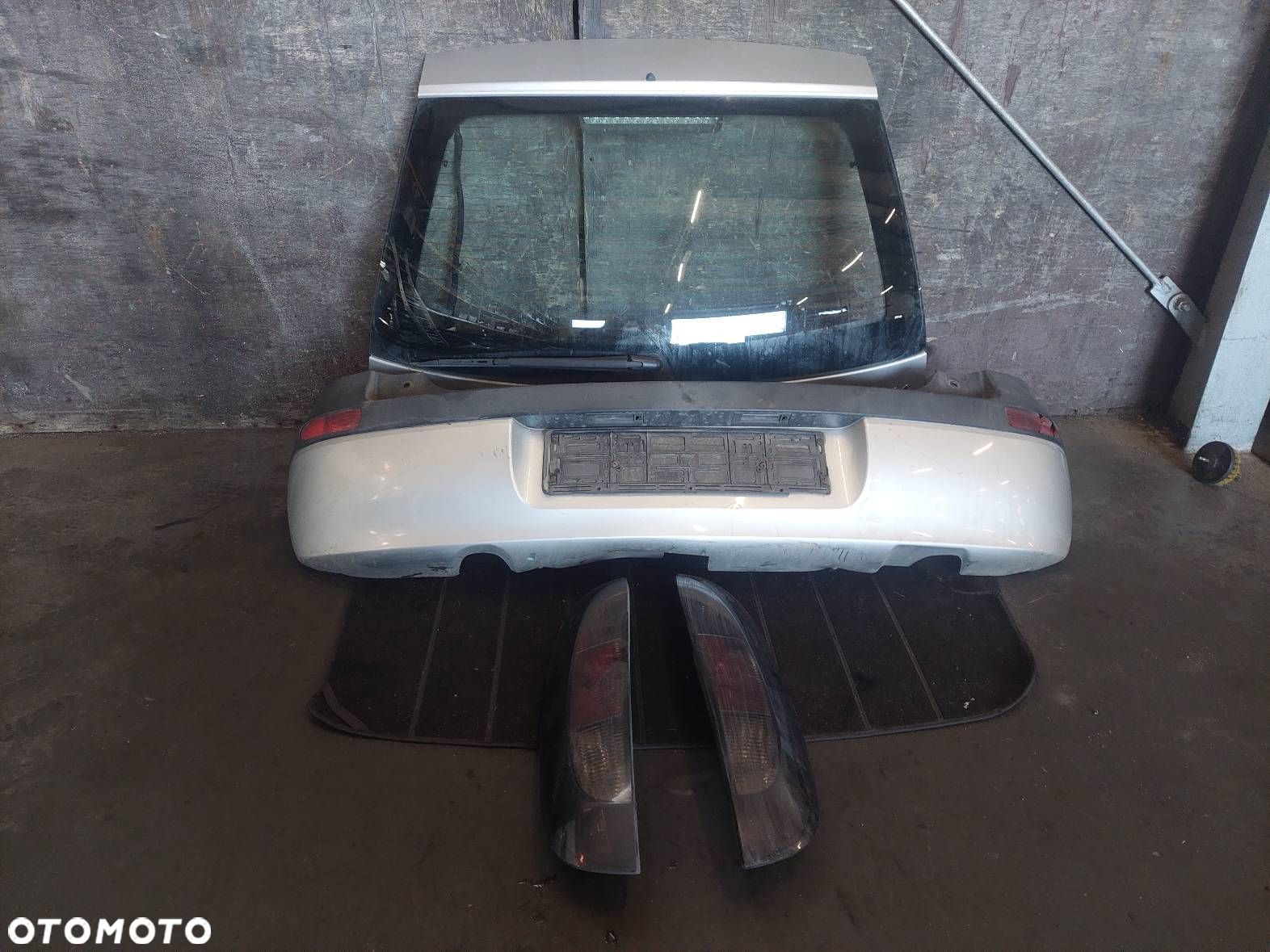 KOMPLETNY TYŁ KLAPA BAGAŻNIKA ZDERZAK TYŁ LAMPY OPEL CORSA C 5D Z157 - 1