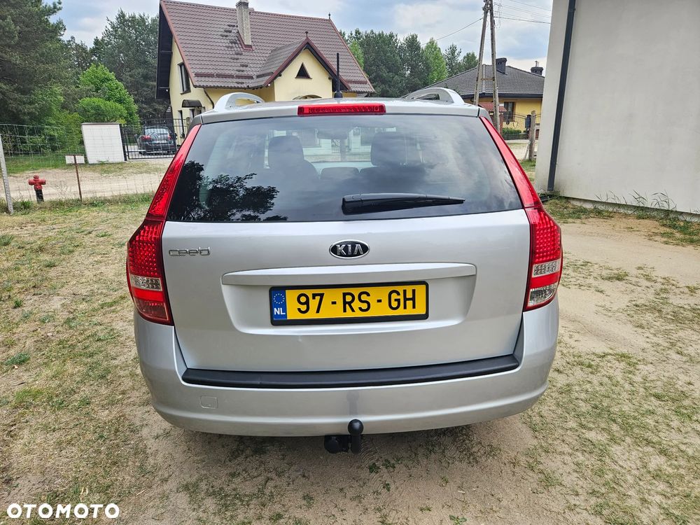 Kia Ceed - 16