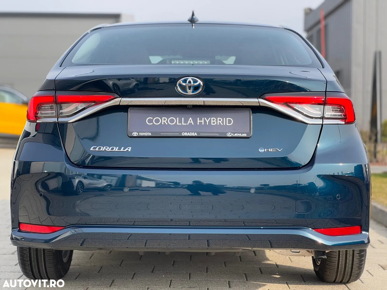 Toyota Corolla 1.8 HSD Business - 12