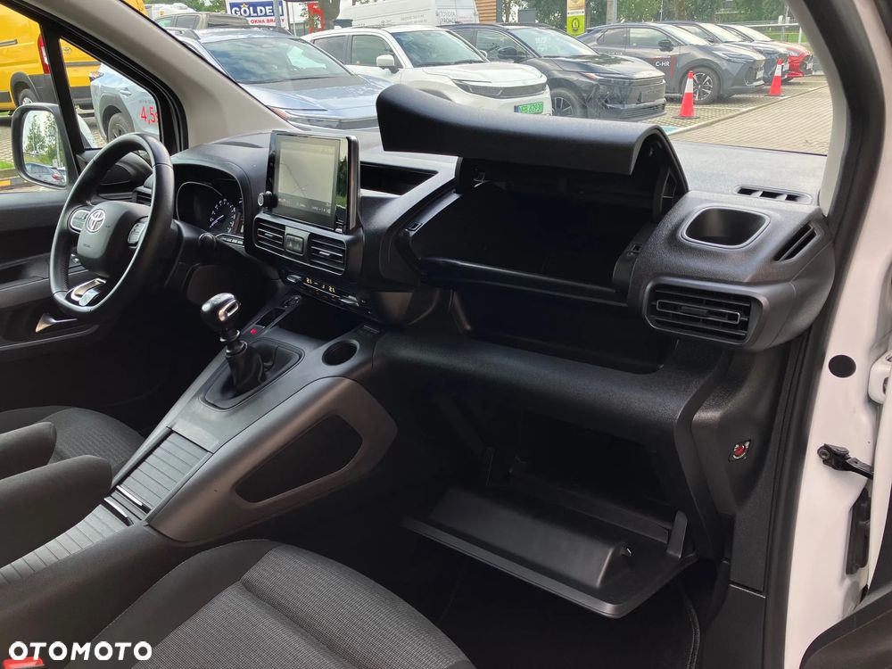 Toyota Proace City Verso 1.2 Turbo L1 Team Deutschland - 17