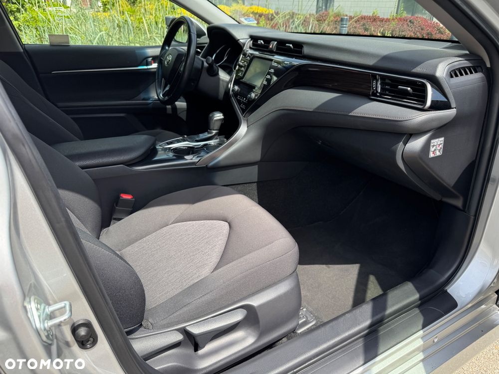 Toyota Camry 2.5 Hybrid Executive CVT - 17