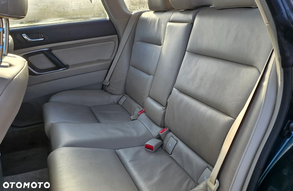 Subaru Legacy Kombi 3.0 4WD - 17