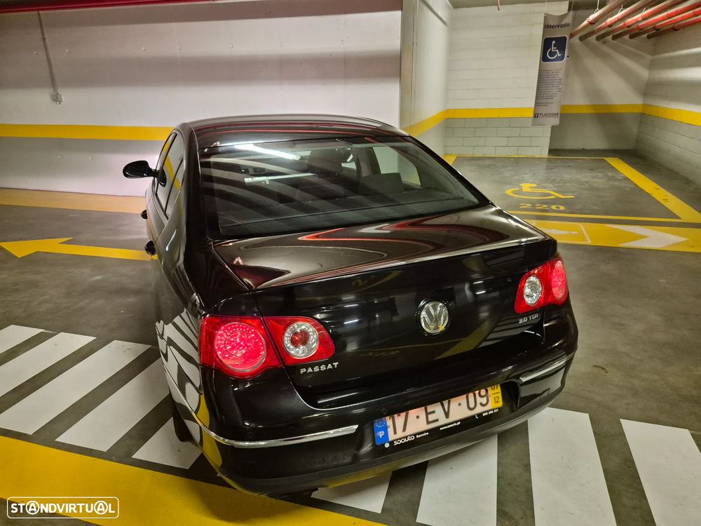 VW Passat 2.0 TDI Confortline - 16