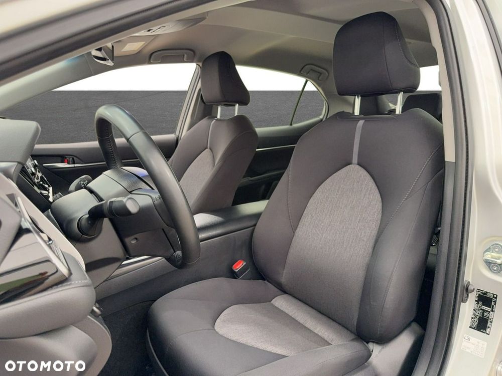 Toyota Camry - 16