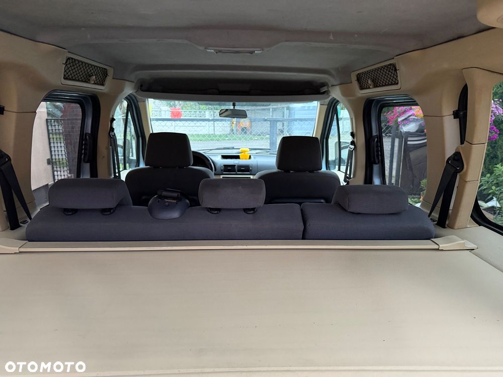Ford Tourneo Connect - 8