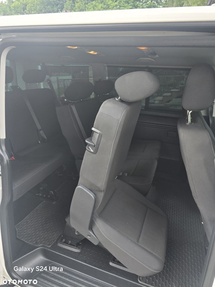 Volkswagen Caravelle - 8
