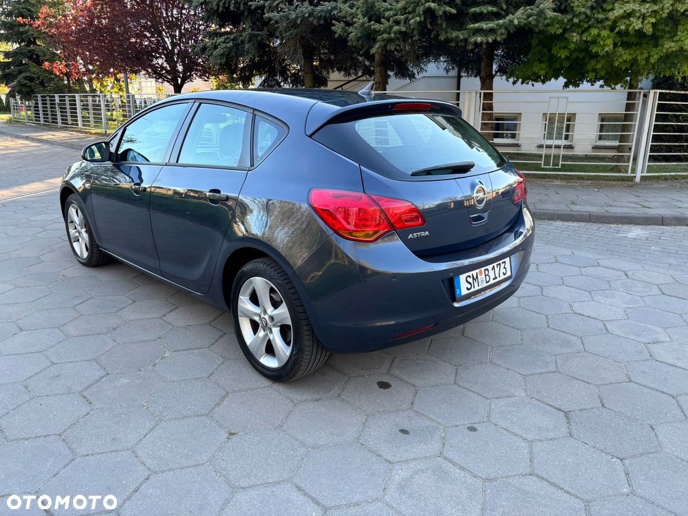 Opel Astra 1.6 Design Edition - 21
