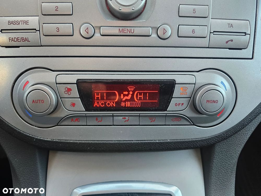 Ford Kuga 2.0 TDCi 4x4 Titanium - 9