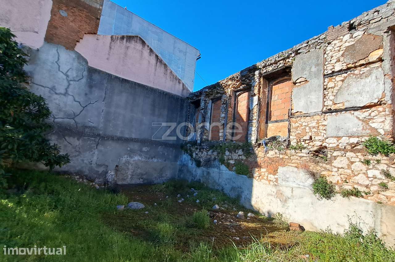 Terreno Urbano com Ruína em Mira de Aire - Grande imagem: 3/24