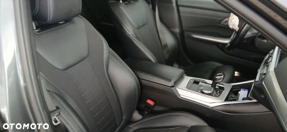 BMW Seria 3 318d Sport Line - 15