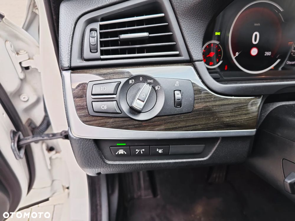 BMW Seria 5 520d xDrive Luxury Line - 32