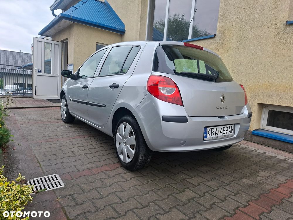 Renault Clio - 11