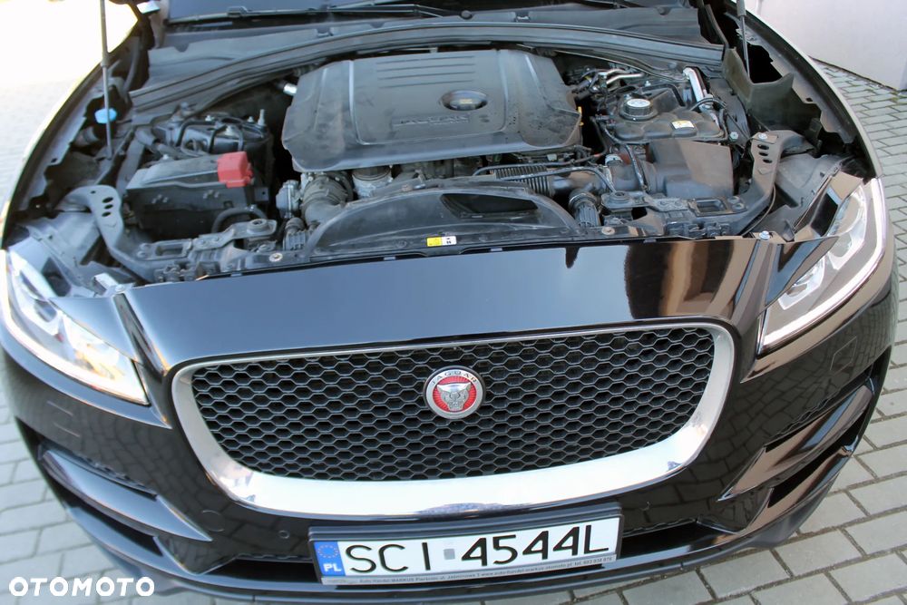 Jaguar F-Pace 2.0 i4D AWD Chequered Flag - 18