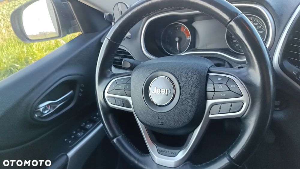 Jeep Cherokee - 11
