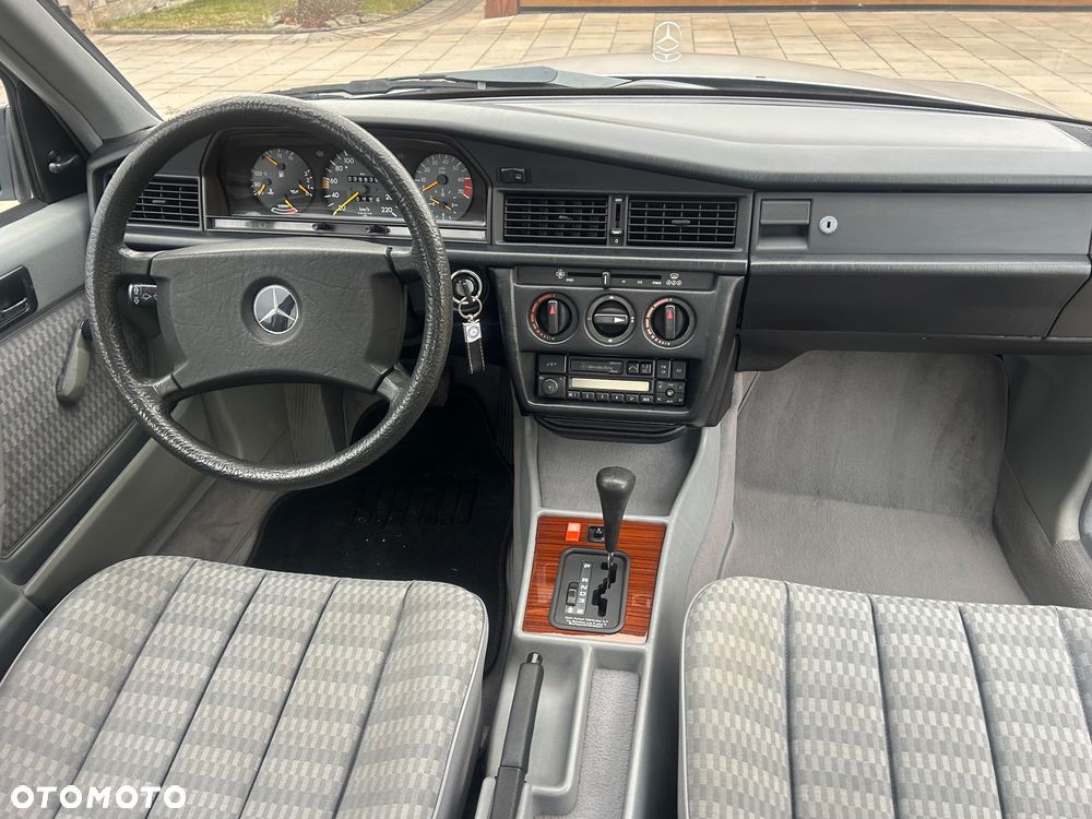 Mercedes-Benz W201 (190) - 9