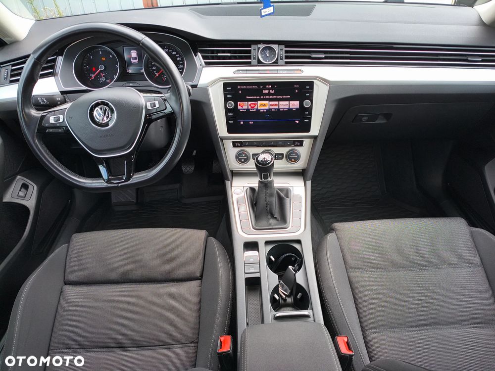 Volkswagen Passat 2.0 TDI SCR Comfortline - 6