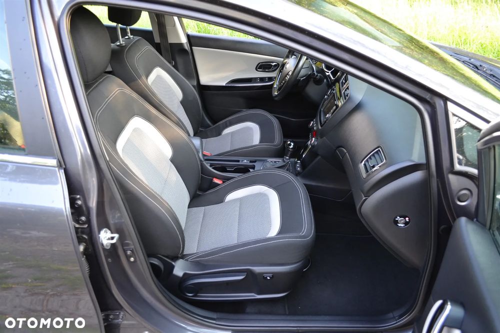 Kia Ceed 1.6 GDI DCT Platinum Edition - 24