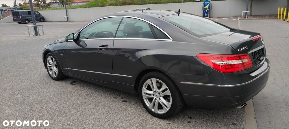 Mercedes-Benz Klasa E 250 CGI BlueEff - 11