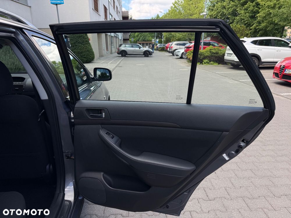 Toyota Avensis 1.8 VVT-i Terra - 23