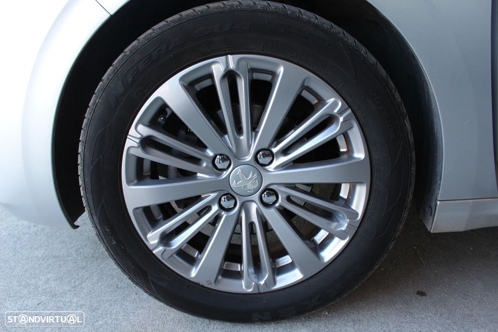 Peugeot 208 1.2 PureTech Style - 26