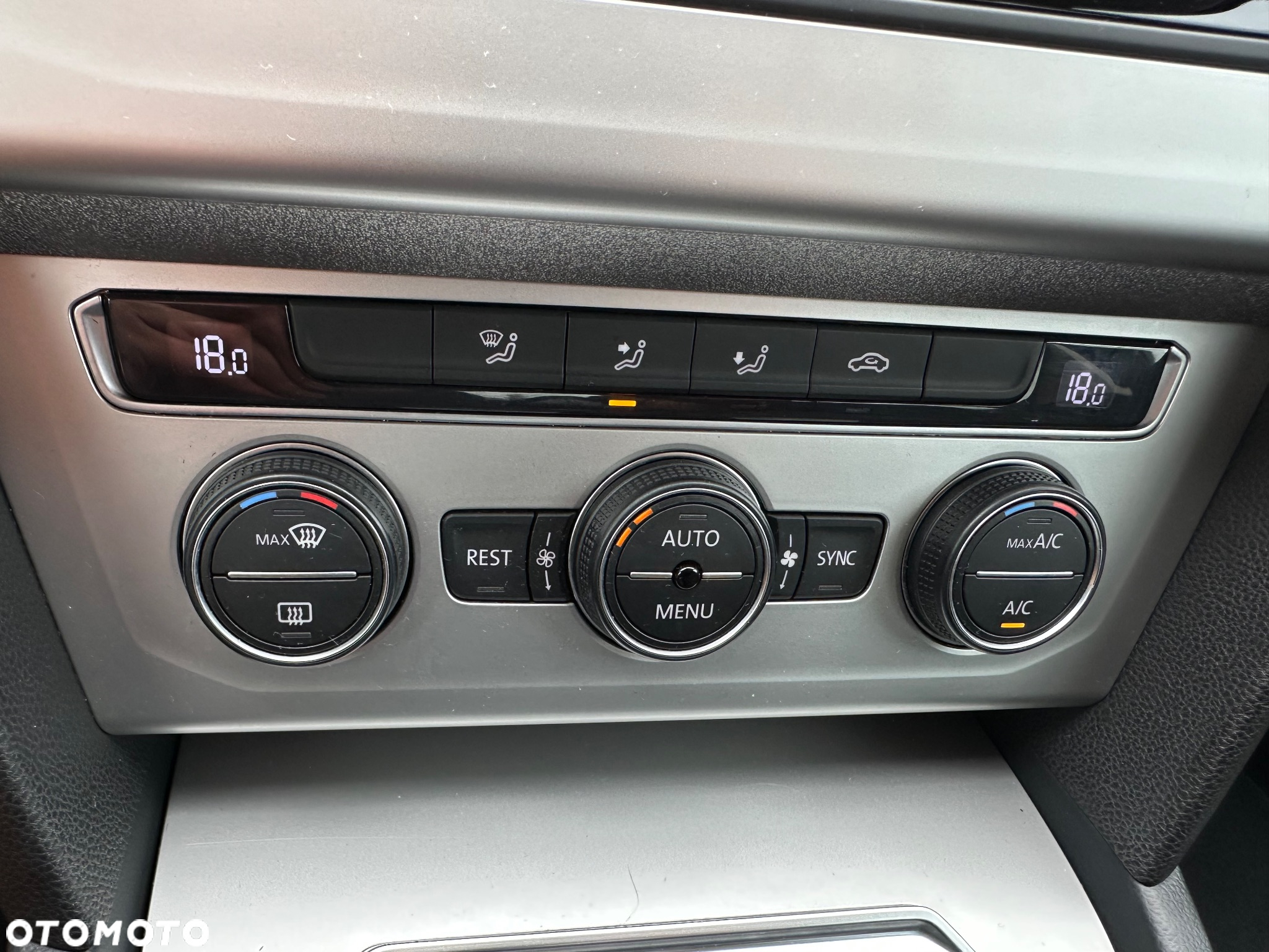 Volkswagen Passat 1.6 TDI BMT Comfortline - 11