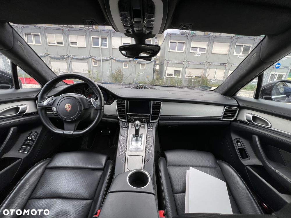 Porsche Panamera - 16