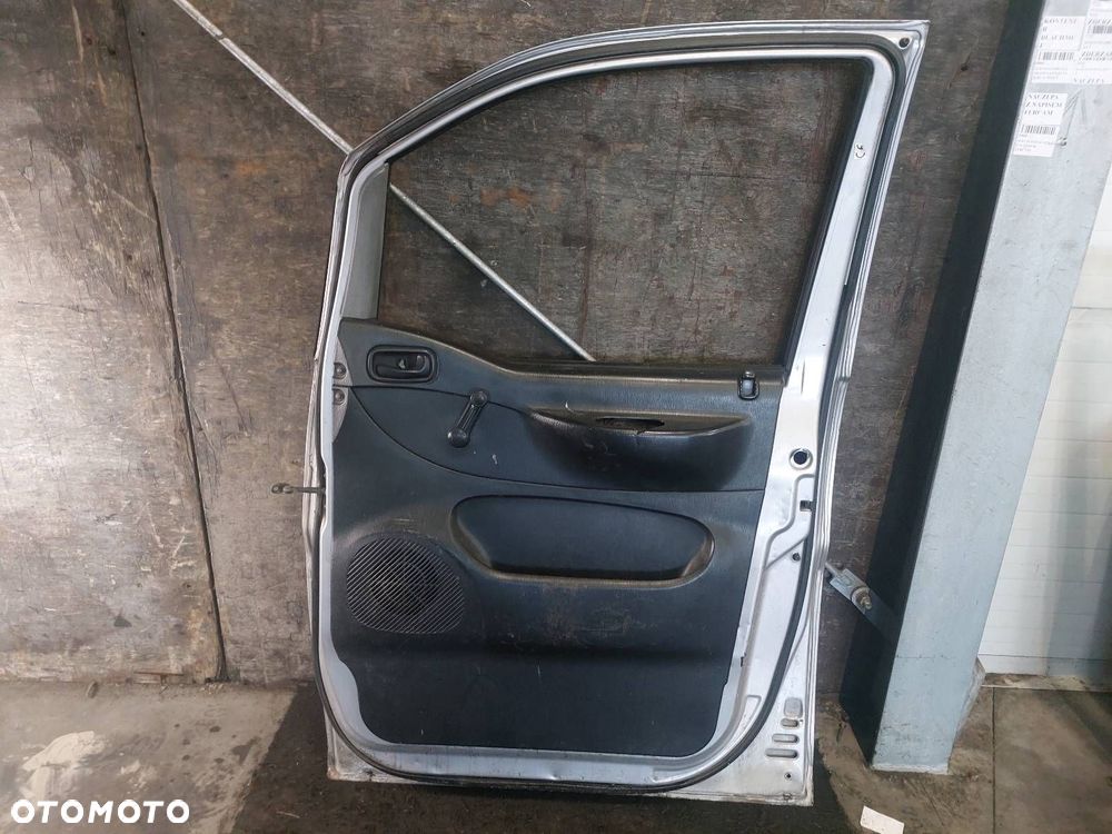 DRZWI KOMPLETNE PRAWY PRZÓD H-1 H200 HYUNDAI - 2
