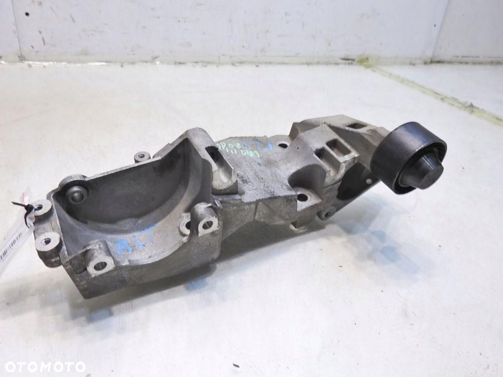 ŁAPA PODSTAWA ALTERNATORA LAGUNA III 2.0 DCI - 6