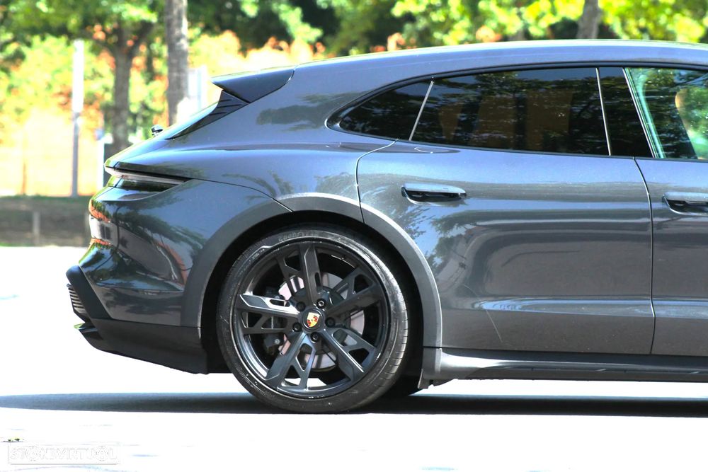 Porsche Taycan Cross Turismo 4 - 8