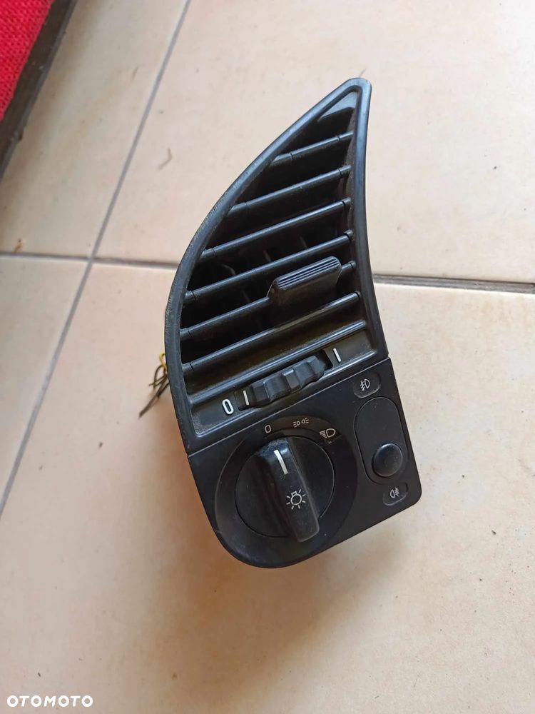 Kratka nawiewu lewa BMW E36 coupe sedan kombi compact włącznik świateł 1393393