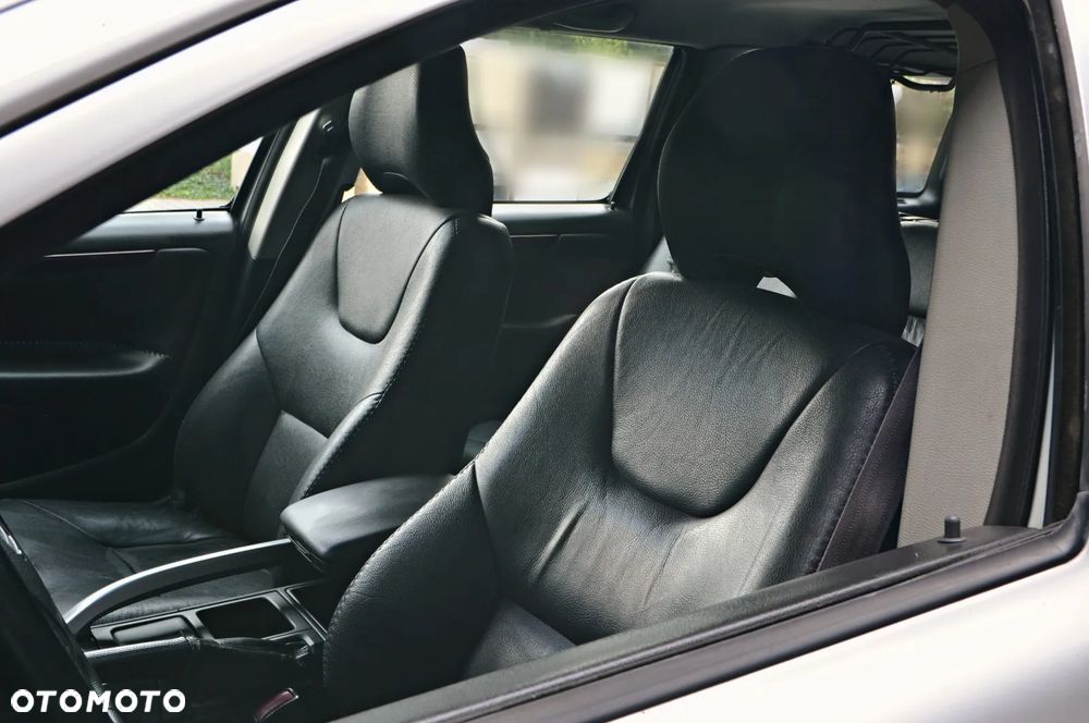 Volvo V70 2.4 D5 AWD - 7