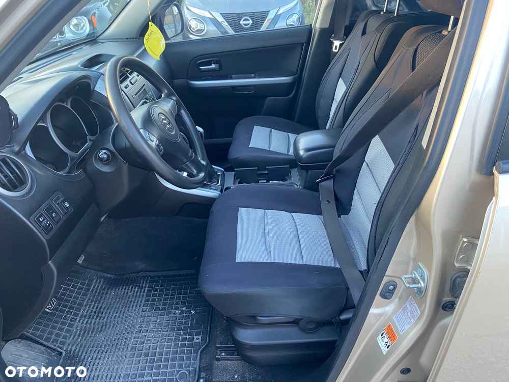 Suzuki Grand Vitara 2.0 De luxe - 24