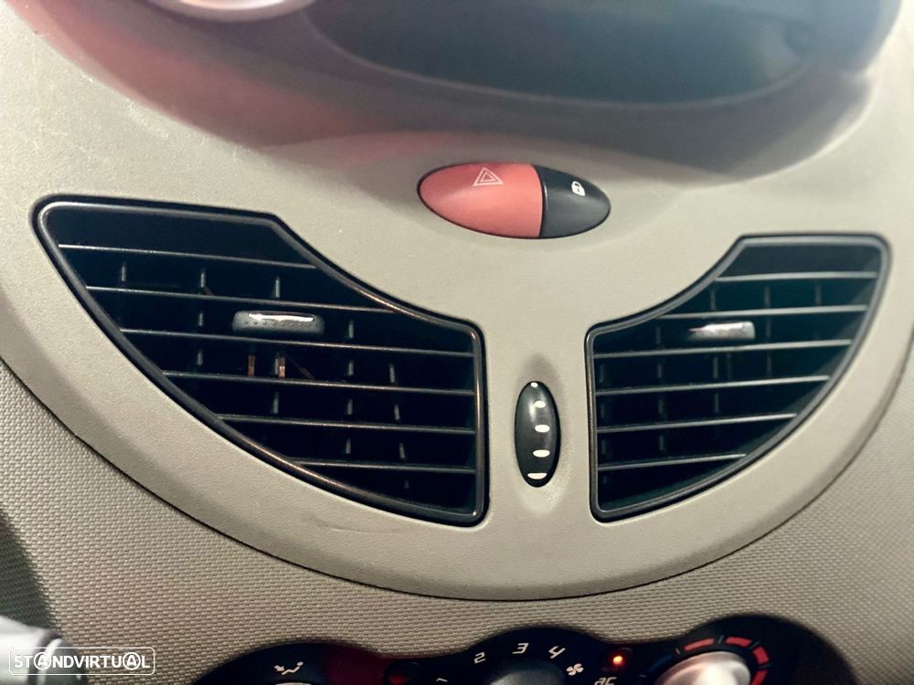 Renault Twingo dCi 75 Authentique - 14