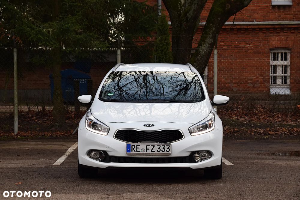 Kia Ceed 1.6 CRDi 128 Fifa World Cup Edition - 13