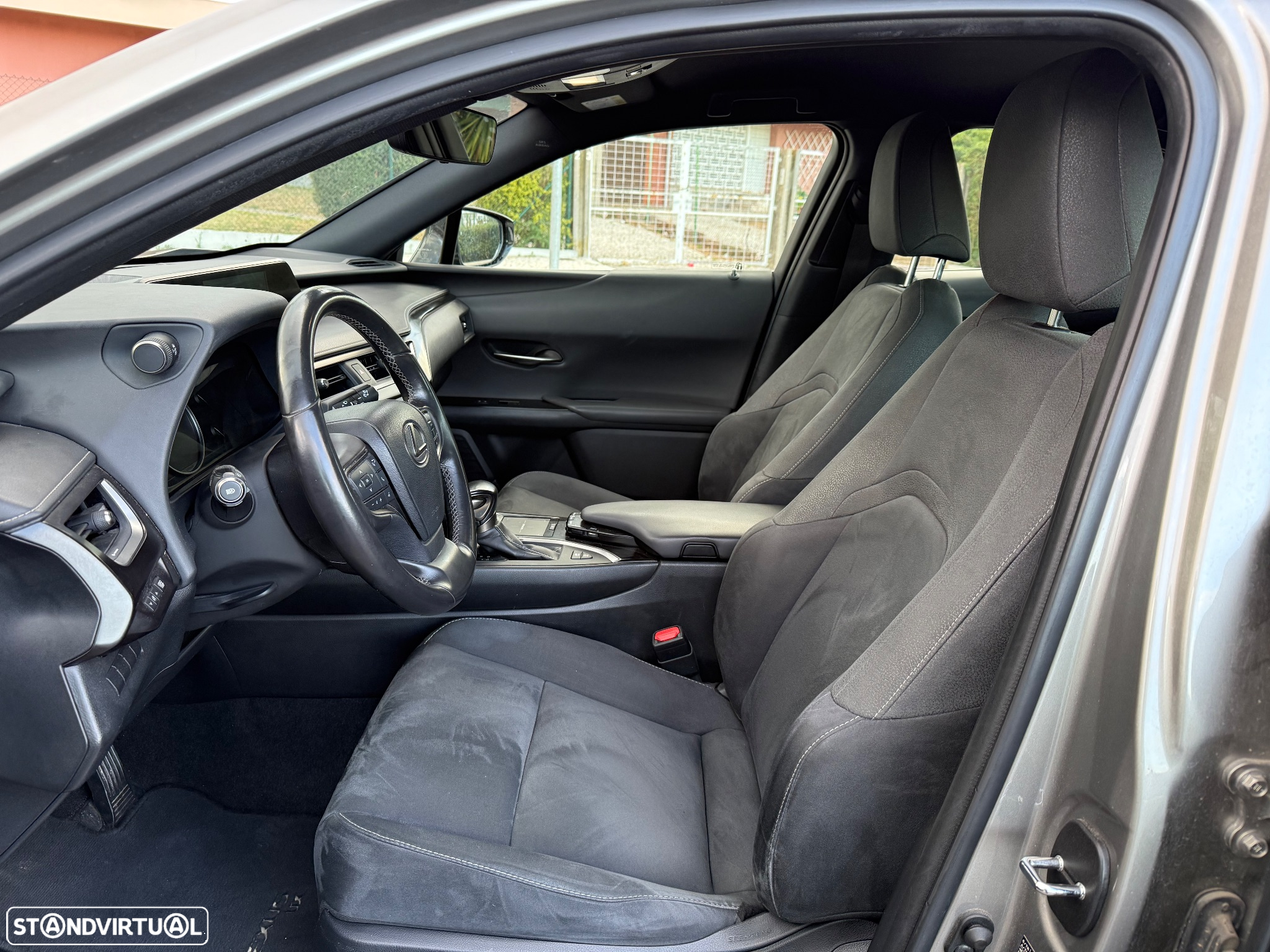Lexus UX 250h Business - 10