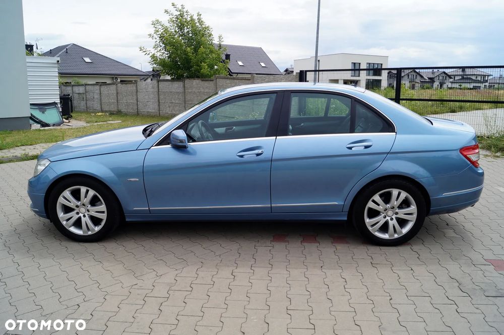 Mercedes-Benz Klasa C 180 CGI Automatik BlueEFFICIENCY Avantgarde - 13