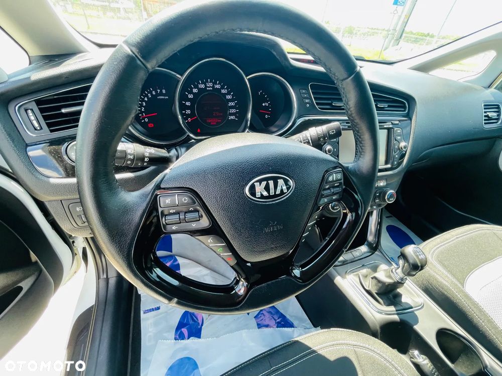 Kia Ceed 1.6 GDI ISG UEFA EURO 2016 - 16
