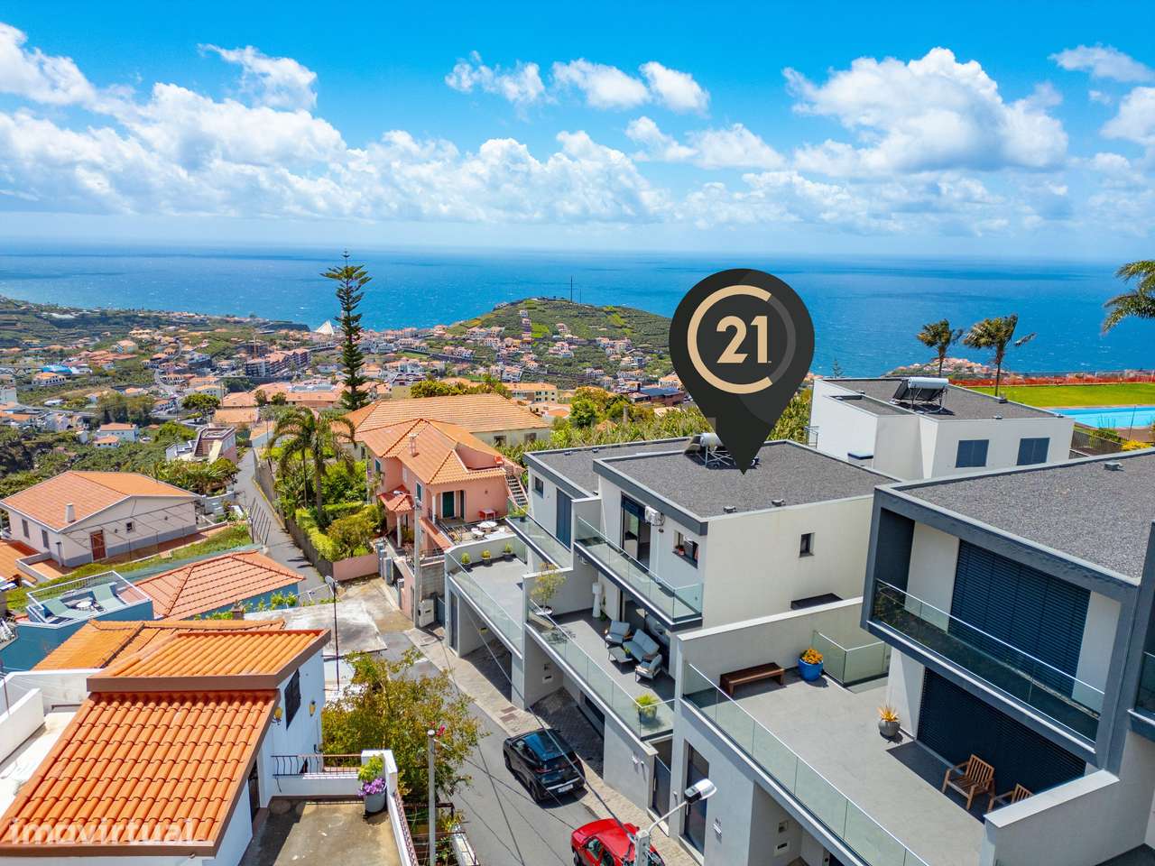 Moradia Geminada T3 em Câmara de Lobos com Churrasco e Garagem para 2 - Grande imagem: 2/60