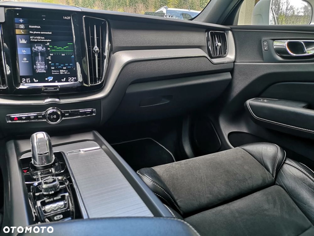 Volvo XC 60 T8 AWD Plug-In Hybrid R-Design - 14