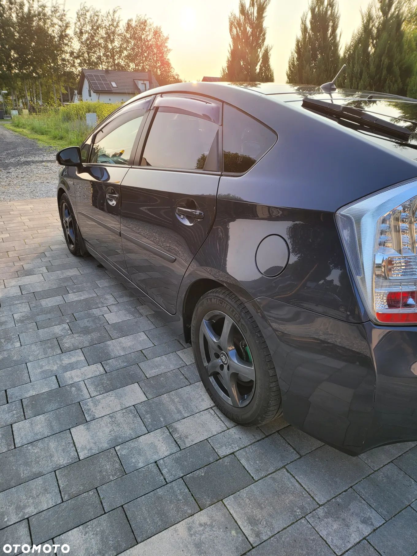 Toyota Prius (Hybrid) - 5
