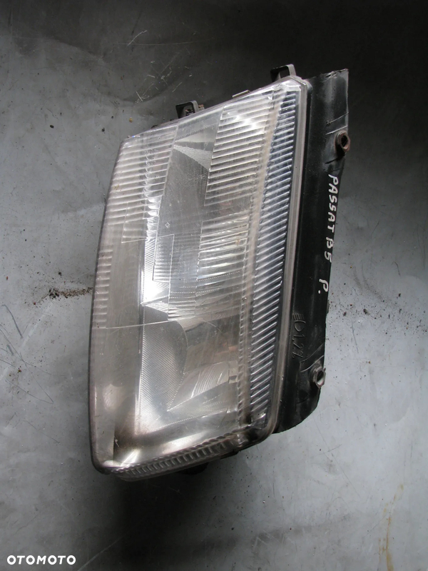 VOLKSWAGEN PASSAT B5 LAMPA PRZEDNIA PRAWA EUROPA