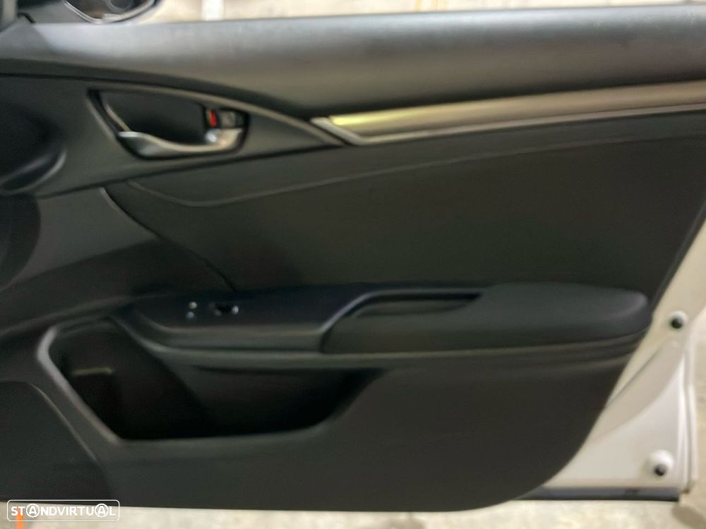 Honda Civic 1.0 i-VTEC Elegance - 21