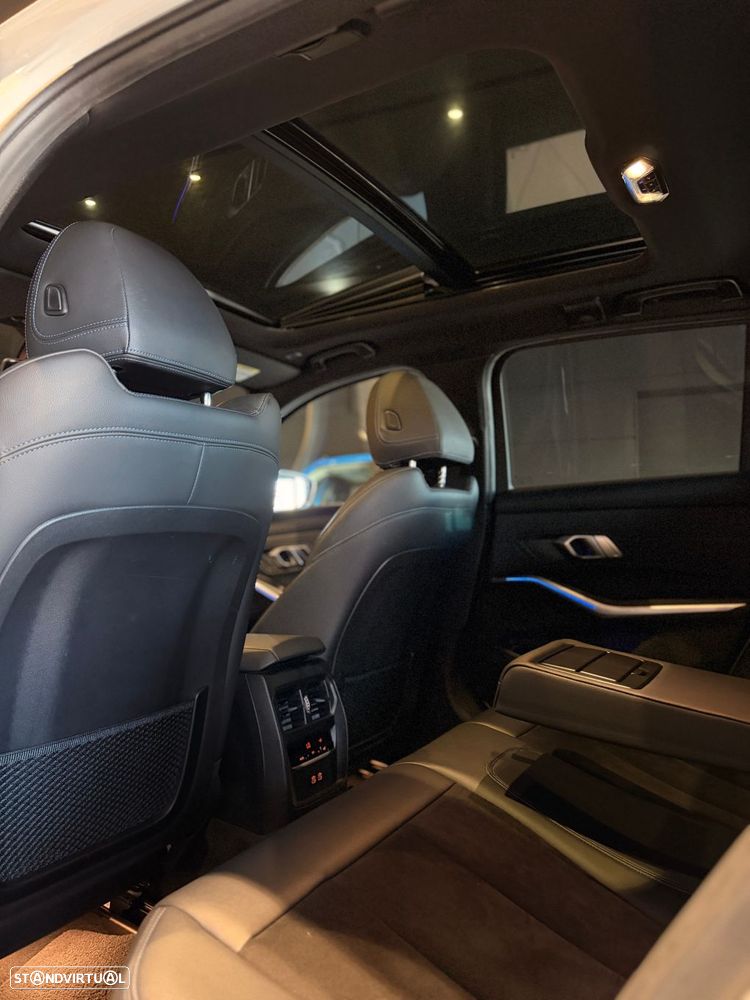 BMW 320 d Touring Pack Desportivo M Auto - 17