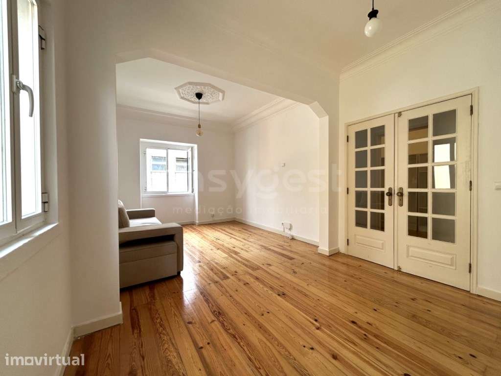 Apartamento T2 junto Portas de Benfica com 75m2, Bem localizado - Grande imagem: 3/22