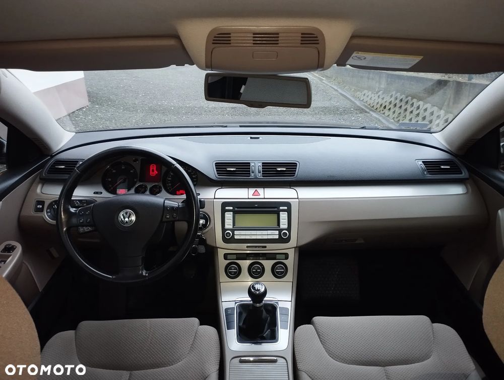 Volkswagen Passat 2.0 TDI DPF Comfortline - 18